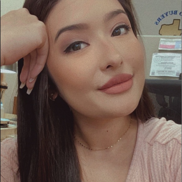 Meet your Posher, Danielle IG: @daniellesabrina - Picture 6 of 15